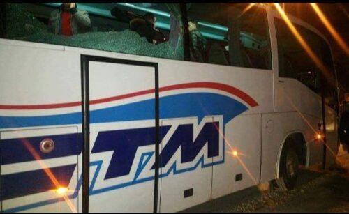 صور: خطير عصابة تعترض سبيل السيارات بطنجة و تسطو على حافلة ساتيام