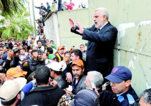 للمرة الثانية معطلون يهاجمون بنكيران و يضطرونه إلى مغادرة فعالية لحزبه