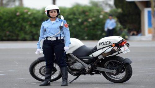 فيديو :شرطيات يقتحمن مجال الدراجات النارية