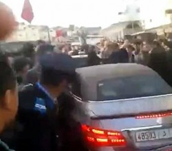 فيديو محاصرة المواطنين للملك بطنجة