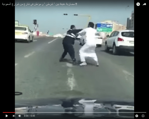 فيديو: مضاربة على المباشر بين بوليسي و مواطن عادي‎ في الشارع