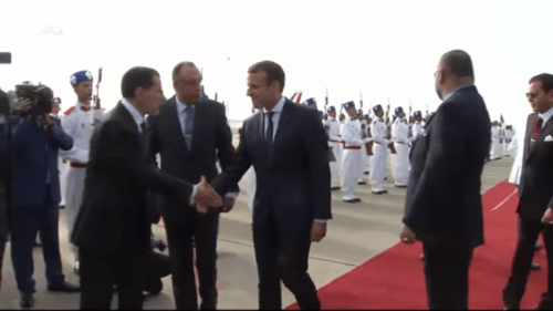 فيديو: لحظة استقبال الملك محمد السادس الرئيس الفرنسي الجديد إيمانويل ماكرون بالرباط