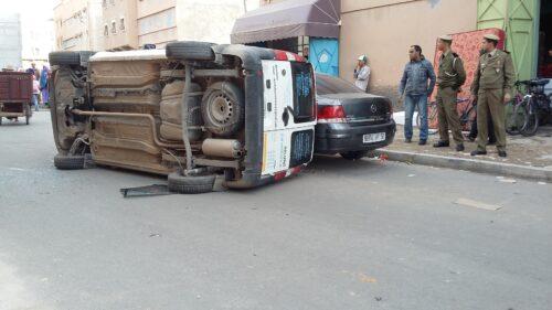 تيزنيت…بالصور حادثة سير عجيبة وسط المدينة