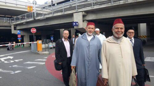باريس تستعين بـ300 إمام مغربي في رمضان !