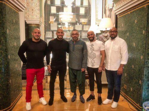الملك محمد السادس في مائدة افطار مع الأشقاء ‘أبو زعيتر’ !