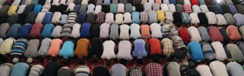 رجلين يواجهان السجن لمدة عامين بسبب ما فعلوه أثناء الصلاة بأحد المساجد