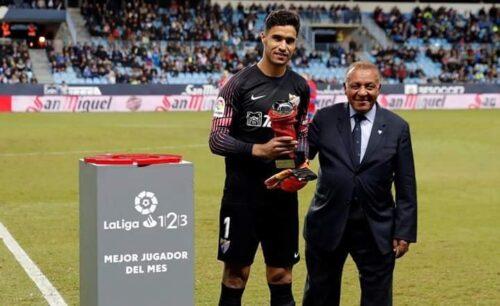 الدولي المغربي وحارس المنتخب منير المحمدي يحصل على جائزة أفضل لاعب في الليغا الإسبانية !