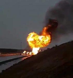 فاجعة : الطريق السيار مراكش/أكادير ينجو من كارثة بعد انفجار شاحنة محملة بقنينات الغاز !!! (الصور)