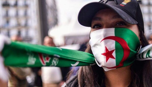 الشعب الجزائري في أكبر وأقوى المسيرات من أجل الديمقراطية