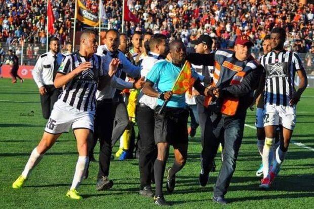 الاتحاد الافريقي يصدر عقوبات صارمة في حق لاعبين و مسؤولين الصفاقسي التونسي
