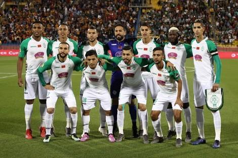 Raja's players pose for a photograph prior to the CAF Super Cup match between ES Tunis and Raja Casablanca at Thani bin Jassim Stadium in Al-Rayyan, Qatar, on March 29, 2019. (Photo by KARIM JAAFAR / AFP)