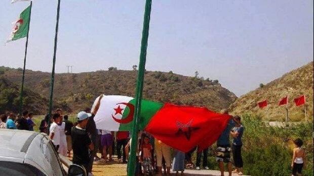 نشطاء جزائريون يتظاهرون أسبوعياً لفتح الحدود مع المغرب !