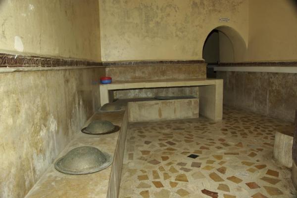 مراكش : سيدة تُحول منزلها إلى حمام شعبي و تتسبب في إصابة 17 نسوة بكورونا !