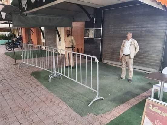 تيزنيت…السلطات المحلية بالمدينة تغلق 3 مقاهي بسبب نقل مباراة لكرة القدم