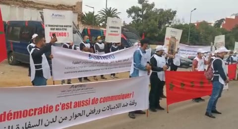 أرباب النقل الدولي للسيارات النفعية ينتفضون أمام السفارة الفرنسيةبالرباط