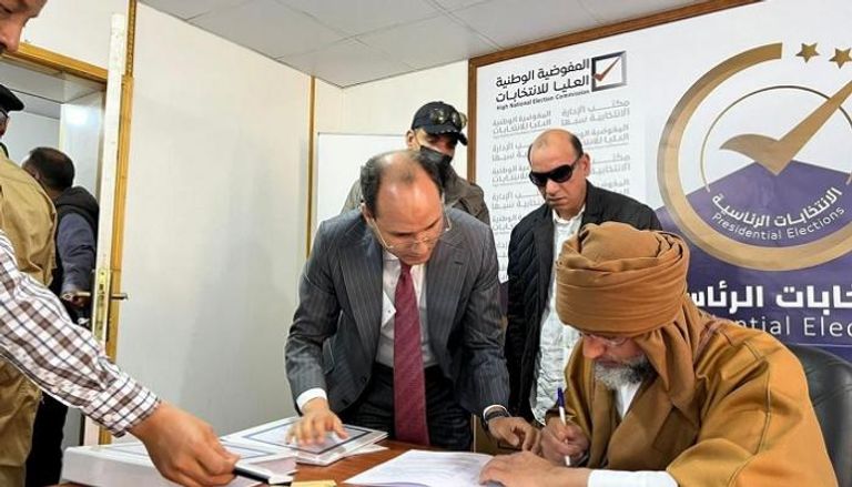 نجل معمر القدافي يقدم ترشحه رسميا لرئاسة ليبيا