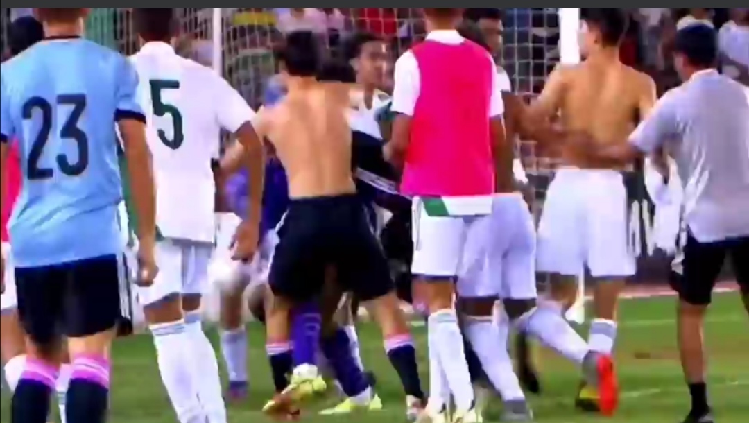 جامعة الكرة تدين الاعتداء الجسدي على فتيان منتخبنا الوطني بالجزائر