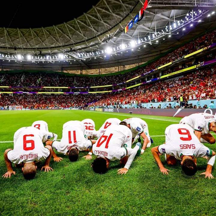 نهائيات كأس العالم قطر : مُنْتَخَب الساجدين … و فريق الفائزين !!