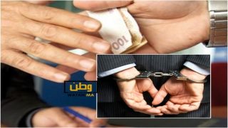 القاء القبض على عون سلطة بتهمة تلقي رشوة 