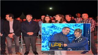 سعيد أمزازي والي جهة سوس ماسة، عامل عمالة اكادير اداوتنان يكرم الفنان الامازيغي الحسين الباز في احتفالية للسنة الأمازيغية