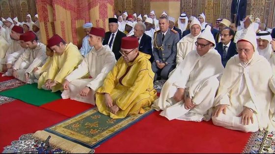 أمير المؤمنين يؤدي صلاة عيد الأضحى المبارك بمسجد الحسن الثاني بتطوان ويتقبل التهاني بهذه المناسبة السعيدة
