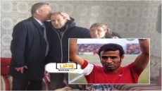 فوزي لقجع يزور الأسطورة أحمد فرس ويُقبل رأس اللاعب الذي رفع الكأس الأفريقية الوحيدة للمغرب