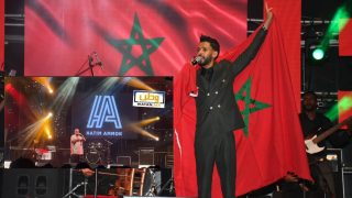 حاتم عمور يُشعل سهرة افتتاح مهرجان تيميزار في تيزنيت وسط أجواء احتفالية كبرى