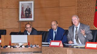 عامل إقليم تيزنيت يرأس اجتماعًا لتدارس سبل تعزيز النظام العام وتحسين جودة العيش بالمجالين الحضري والقروي