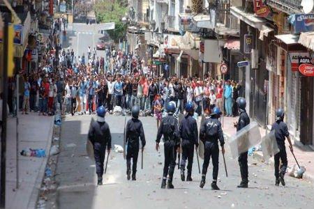 خطير : احتجاجات صاخبة بالجزائر و شعارات تطالب برأس بوتفليقة و إسقاط العسكر