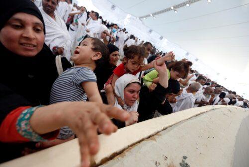 Muslim pilgrims cast stones at pillars symbolizing Satan, during the annual Haj pilgrimage on the first day of Eid al-Adha in Mina, near the holy city of Mecca, Saudi Arabia September 12, 2016. REUTERS/Ahmed Jadallah