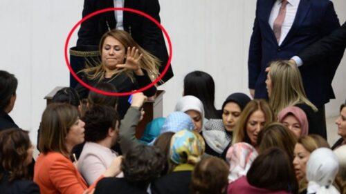 فيديو: هكذا حولت نائبات تركيات البرلمان لحلبة مصارعة