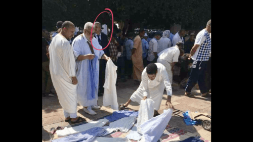رئيس الحكومة السابق يشتري سروال ‘قندريسة’ من سوق عشوائي بالرباط محاطاً بحُراسه الخاصين