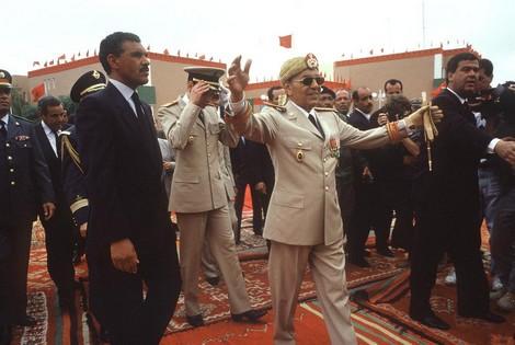 القصة الكاملة لجنرال مغربي في عهد الحسن الثاني أرغم وزير على أكل غائطه