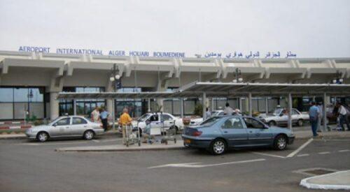 السلطات الجزائرية تحتجز 74 مواطنا مغربيا بمطار بومدين