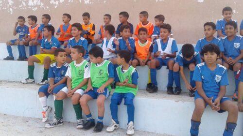 شاهد:أبناء مدرسة أمل تيزنيت يرفعون شعارات وأهازيج مجموعة الريزينغ (فيديو)