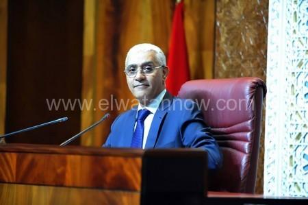 فيديو: لحظة رجم الطالبي العلمي بالبيض في مدينة تطوان