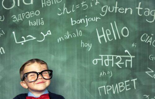 طرق بسيطة لتدريب طفلك على التكلم بلغات أخرى