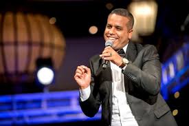 فيديو:الكوميدي فتاح تنادم عليه الحال ويطلب الاعتذار من بنكيران والرباح وادريس الروخ