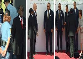 فيديو: رئيس زيمبابوي يسلم على الملك محمد السادس وهو في حالة سكر طافح