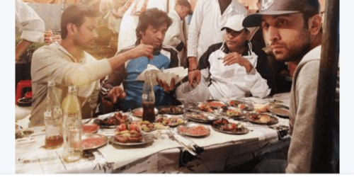 بالصور: أشهر نجوم بوليود محيحين في جامع لفنا بمراكش