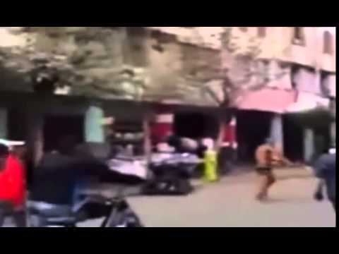 فيديو: خطير مطايفة عنيفة بالأسلحة البيضاء في حي شعبي بالدارالبيضاء