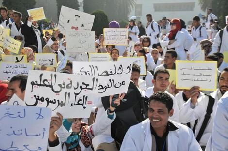 تنسيقية الأطباء المتدربين يقررون العودة للشارع للإحتجاج في 5 مدن