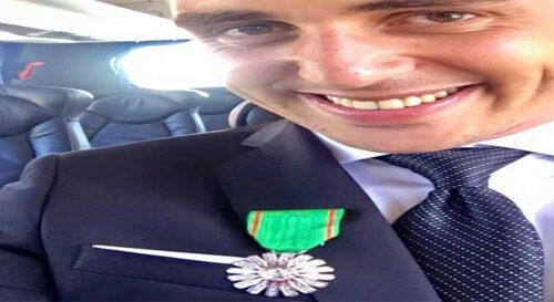 فيديو: أول رد ل مومو على المنتقدين بعد توشيحه بالوسام الملكي